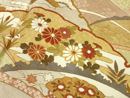 平和屋本店■極上　皇室献上作家　藤井寛　訪問着　駒刺繍　雪芝吉祥花文　鳥の子色地　金彩　逸品　DZAA2207kh4 - 平和屋