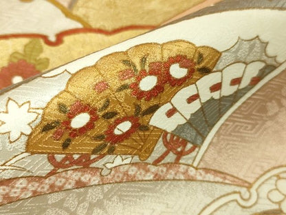 平和屋本店■極上　皇室献上作家　藤井寛　訪問着　駒刺繍　雪芝吉祥花文　鳥の子色地　金彩　逸品　DZAA2207kh4 - 平和屋