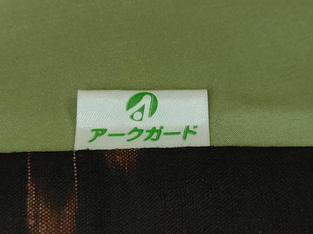 平和屋本店●極上　男性　国指定重要無形文化財　本場久米島紬　神谷ミネ作　手織　草木染　泥染　証紙付き　逸品　未使用　DZAA2712kh6