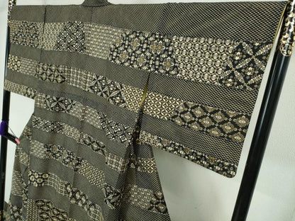 平和屋本店■極上　本場縞大島紬　総刺繍　名物裂横段文　堀之内織物謹製　証紙付き　逸品　DZAA3175kh5 - 平和屋