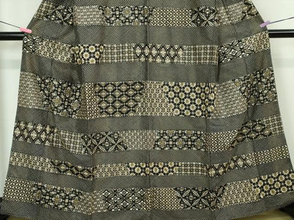 平和屋本店■極上　本場縞大島紬　総刺繍　名物裂横段文　堀之内織物謹製　証紙付き　逸品　DZAA3175kh5 - 平和屋