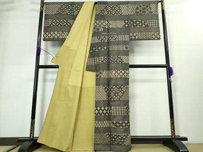 平和屋本店■極上　本場縞大島紬　総刺繍　名物裂横段文　堀之内織物謹製　証紙付き　逸品　DZAA3175kh5 - 平和屋