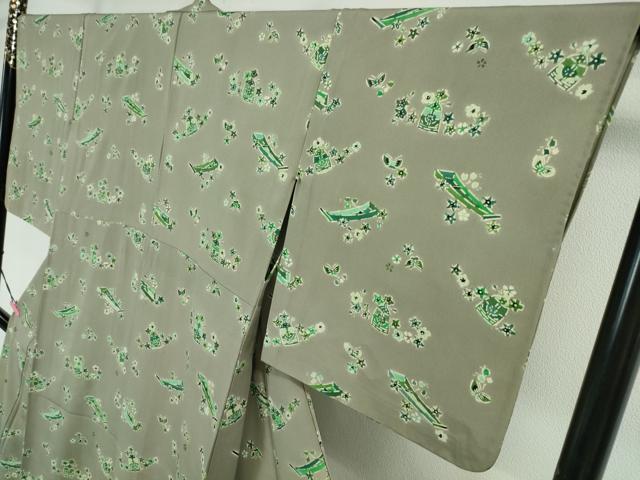 平和屋本店■極上　工芸着物　型絵染　小紋　単衣　蝶　舟　鐘　薄利休色地　逸品　DZAA3343kh5