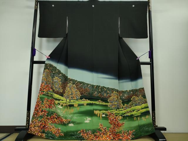 平和屋本店■極上 野口真造 大彦二代目 江戸染繍友禅 黒留袖 刺繍 白鳥 風景樹林文 暈し染め 金糸 高島屋扱い　逸品　未使用　DZAA3467kh5 - 平和屋