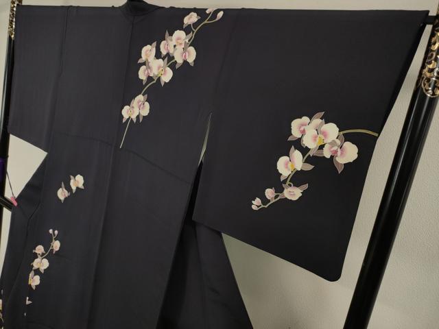 平和屋本店■極上　松田聖子　SEIKO MATSUDA　訪問着　胡蝶蘭　紫黒色地　金彩　逸品　DZAA4038kh5
