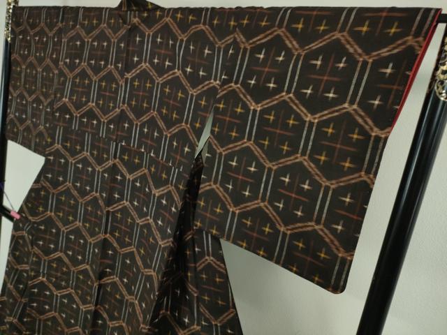 平和屋本店■極上国指定重要無形文化財　本場久米島紬　手織　亀甲絣　反端付き　逸品　DZAA4091kh5