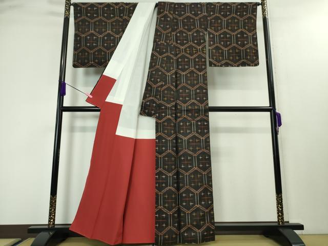平和屋本店■極上国指定重要無形文化財　本場久米島紬　手織　亀甲絣　反端付き　逸品　DZAA4091kh5