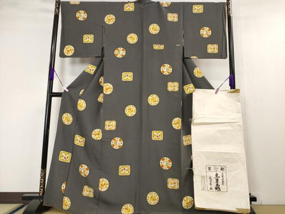 平和屋本店■極上　銀座　志ま亀　小紋　花鳥絵皿文　羊羹色地　たとう紙付き　逸品　DZAA4539kh5