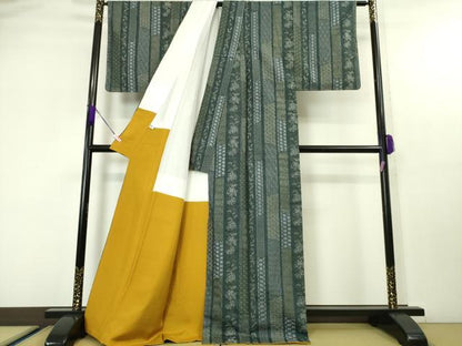 平和屋本店■極上　紬　刺子　刺繍　草花間道　黒緑色地　逸品　未使用　DZAA4716kh5