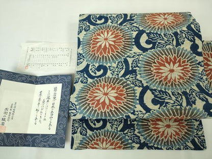 平和屋本店■希少 正藍型染師 田中昭夫 出羽の織座製 全通柄九寸名古屋帯 日本の藍・紅殻 菊唐草文 証紙付き 逸品 未使用 DZAA4835kh5