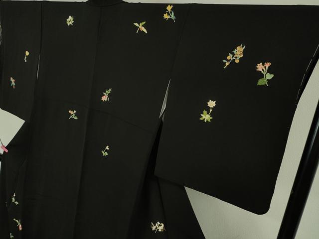平和屋本店●極上 訪問着 駒刺繍 草花文 黒地 金彩 鬼しぼ縮緬 逸品 未使用 DZAA5051kh5
