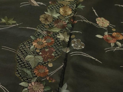 平和屋着物●極上　中国三大刺繍　スワトウ刺繍　汕頭刺繍　相良刺繍　本場大島紬　訪問着　総刺繍　吹寄せ花文　黒地　逸品　DZAA5607kh6