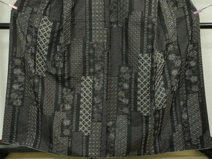 平和屋本店■極上　本場縞大島紬　刺し子　総刺繍　名物裂花文　黒地　証紙付き　逸品　DZAA5770kh5