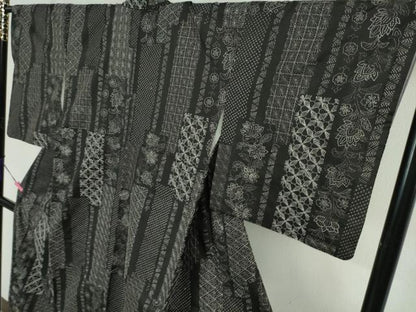 平和屋本店■極上　本場縞大島紬　刺し子　総刺繍　名物裂花文　黒地　証紙付き　逸品　DZAA5770kh5
