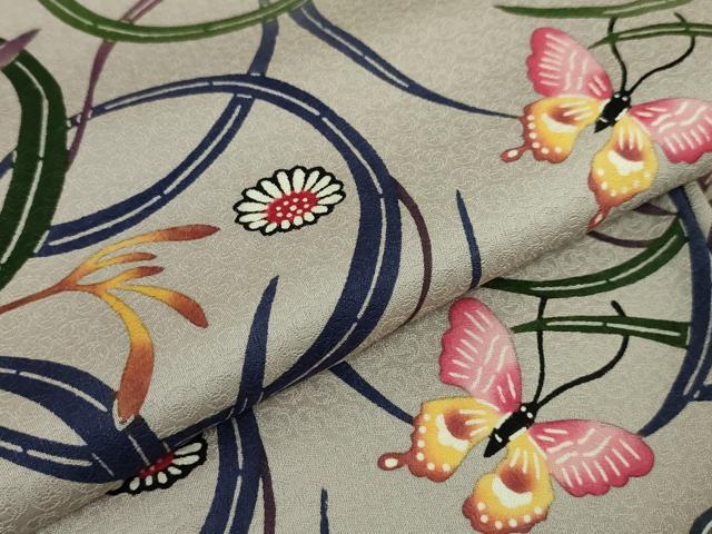 平和屋本店■最高級　城間栄順　本場琉球紅型　訪問着　花蝶草文　暈し染め　牡丹鼠色地　逸品　DZAA5968kh5