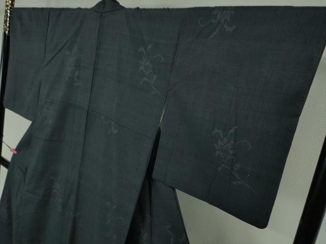 平和屋本店●極上 本場結城紬 重要無形文化財 奥順謹製 80亀甲 飛び亀甲柄 草花文 青褐色地 逸品 DZAA6026kh5