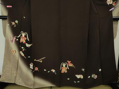 平和屋本店■極上　世界的人形師 辻村寿三郎　ジュサブロー　振袖　兎　玩具　黒紅色地　暈し染め　金彩　たとう紙付き　逸品　DZAA6166kh5
