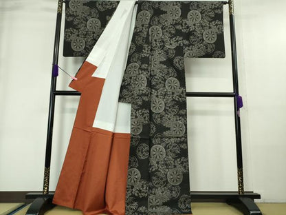 平和屋本店■極上 白泥染の第一人者・絣の魔術師 恵積五郎 本場大島紬 恵大島織物謹製 割込絣 泥染 源治車に花 証紙付き 逸品 DZAA6213kh5