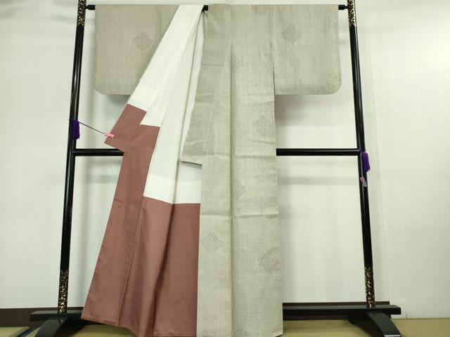 平和屋本店●極上　本場結城紬　重要無形文化財　奥順謹製　80亀甲　飛び亀甲柄　菱文　亜麻色地　証紙付き　逸品　DZAA6242kh5