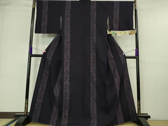 平和屋本店●極上　本場結城紬　重要無形文化財　80亀甲　奥順謹製　唐草間道　紫黒色地　証紙付き　逸品　DZAA6375kh5