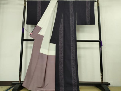 平和屋本店●極上　本場結城紬　重要無形文化財　80亀甲　奥順謹製　唐草間道　紫黒色地　証紙付き　逸品　DZAA6375kh5