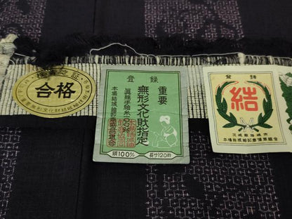 平和屋本店●極上　本場結城紬　重要無形文化財　80亀甲　奥順謹製　唐草間道　紫黒色地　証紙付き　逸品　DZAA6375kh5