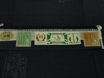 平和屋本店■極上　本場結城紬　重要無形文化財　単衣　80亀甲　短冊花文　井上商事謹製　濃藍色地　証紙付き　逸品　DZAA6674kh5
