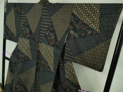 平和屋本店■極上　本場大島紬　刺し子　総刺繍　切嵌　名物裂花文　褐返色地　やまと誂製　逸品　未使用　DZAA6866kh5