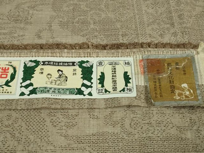 平和屋本店■極上　本場結城紬　重要無形文化財　織元　久保谷啓治　100亀甲　花唐草文　白茶色地　証紙付き　逸品　DZAA7124kh5