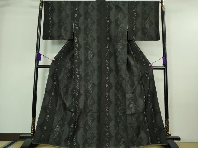 平和屋着物●極上　結城紬　はたおり娘　雪輪　舞桜　黒地　やまと金ラベル　逸品　未使用　DZAA7142kh5