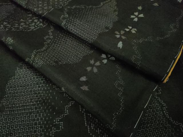 平和屋着物●極上　結城紬　はたおり娘　雪輪　舞桜　黒地　やまと金ラベル　逸品　未使用　DZAA7142kh5