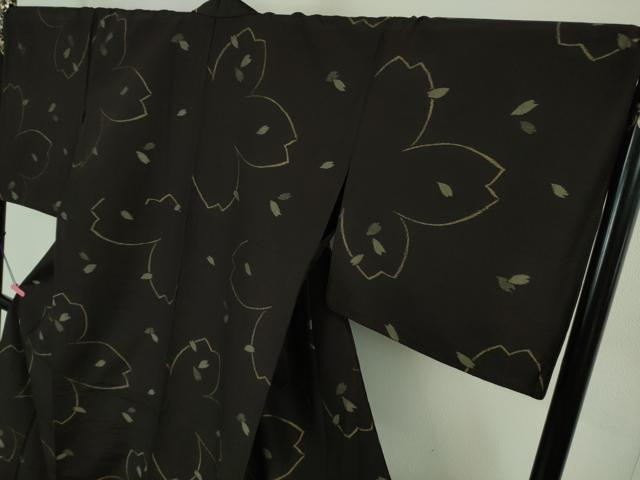 平和屋着物▽極上 紬 単衣 舞桜 黒紅色地 まるやま扱い 逸品 DZAA7305kh5