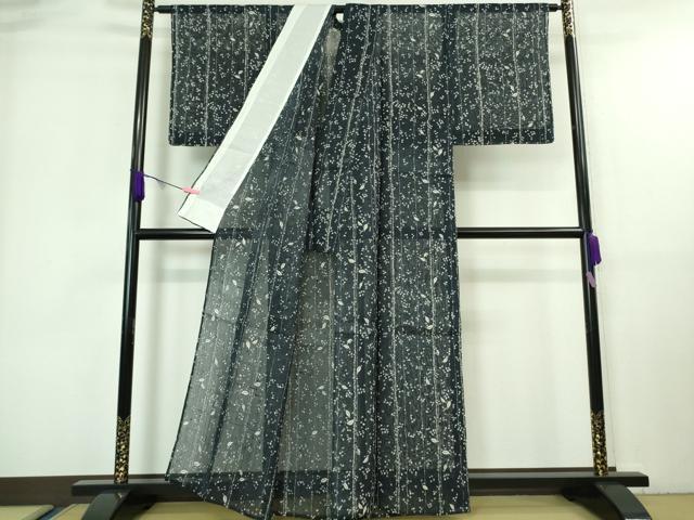 平和屋着物■極上　夏物　夏芭蕉　紗紬　天然繭　舞葉文　白新染織謹製　濃藍色地　証紙付き　逸品　未使用　DZAA7327kh5
