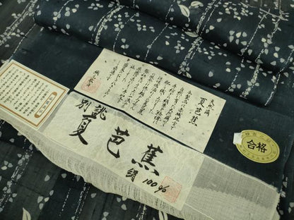 平和屋着物■極上　夏物　夏芭蕉　紗紬　天然繭　舞葉文　白新染織謹製　濃藍色地　証紙付き　逸品　未使用　DZAA7327kh5