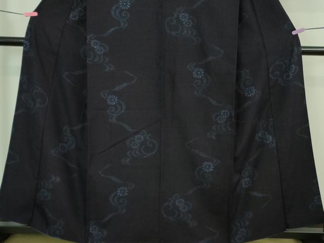 平和屋着物●極上 本場結城紬 重要無形文化財 80亀甲 飛び亀甲柄 流水花文 濃紺地 証紙付き 逸品 DZAA7348kh5