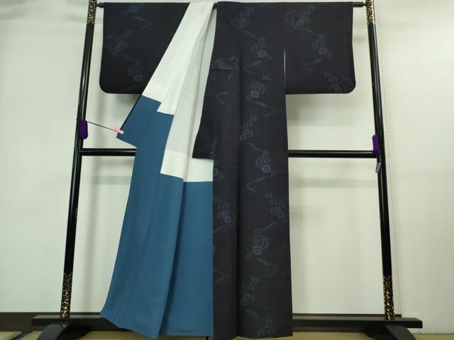 平和屋着物●極上 本場結城紬 重要無形文化財 80亀甲 飛び亀甲柄 流水花文 濃紺地 証紙付き 逸品 DZAA7348kh5