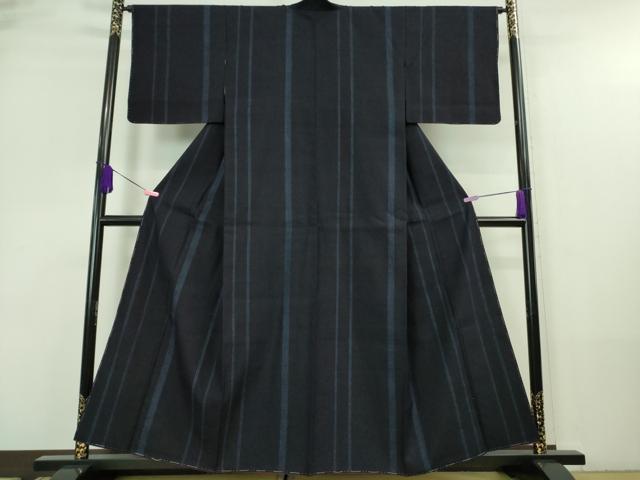 平和屋着物●極上　本場結城紬　重要無形文化財　80亀甲　間道　濃藍色地　逸品　未使用　DZAA7535kh5