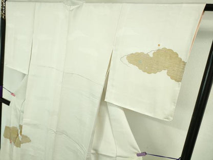 平和屋本店■極上　銀座きしや　訪問着　駒刺繍　雲取り舞蝶文　生成り色地　金彩　たとう紙付き　逸品　未使用　DZAA7579kh5