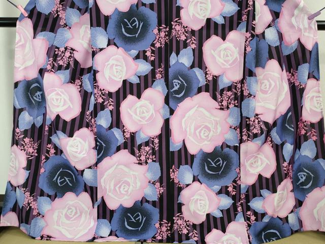 平和屋着物∴極上 夏物 小紋・浴衣兼用 薔薇 バラ 縞 黒地 銀彩 逸品 和風館 セオアルファ 洗える着物 DZAA7888kh5