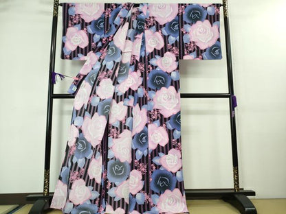 平和屋着物∴極上 夏物 小紋・浴衣兼用 薔薇 バラ 縞 黒地 銀彩 逸品 和風館 セオアルファ 洗える着物 DZAA7888kh5