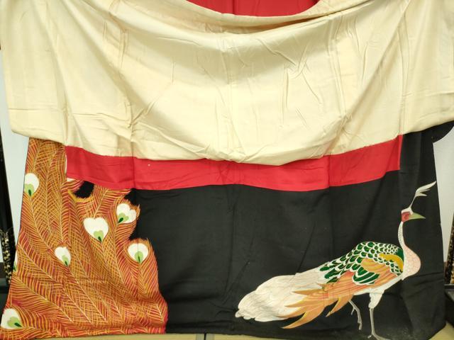 平和屋本店●極上　アンティーク　大正ロマン　振袖　刺繍　孔雀　松　黒地　金彩　逸品　DZAA7948kh5