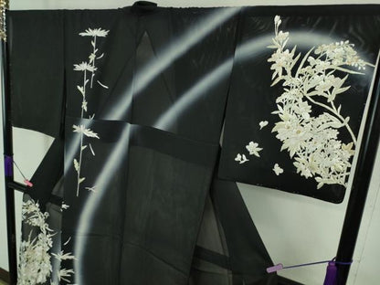 平和屋本店■極上　夏物　訪問着　絽　総刺繍　枝菊　秋草文　黒地　暈し染め　金糸　逸品　未使用　DZAA8248kh5