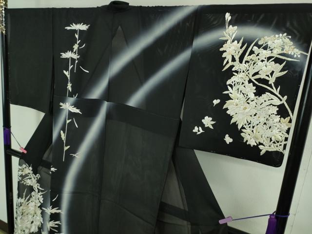 平和屋本店■極上　夏物　訪問着　絽　総刺繍　枝菊　秋草文　黒地　暈し染め　金糸　逸品　未使用　DZAA8248kh5