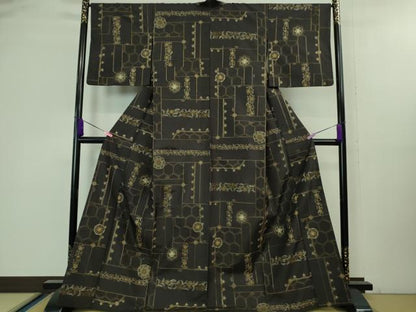 平和屋本店■極上　中国三大刺繍　スワトウ刺繍　汕頭刺繍　刺し子　総刺繍　本場大島紬　正倉院花唐草文　黒紅色地　逸品　DZAA8400kh5