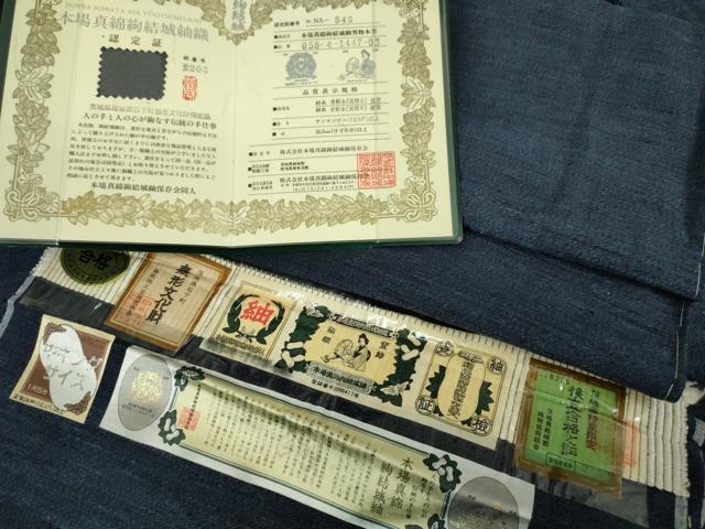 平和屋着物■極上 男性 本場真綿絢結城紬 アンサンブル キングサイズ 長羽織 濃藍鉄色 上代65万 認定証・証紙付き 逸品 未使用 DZAA8540kh5