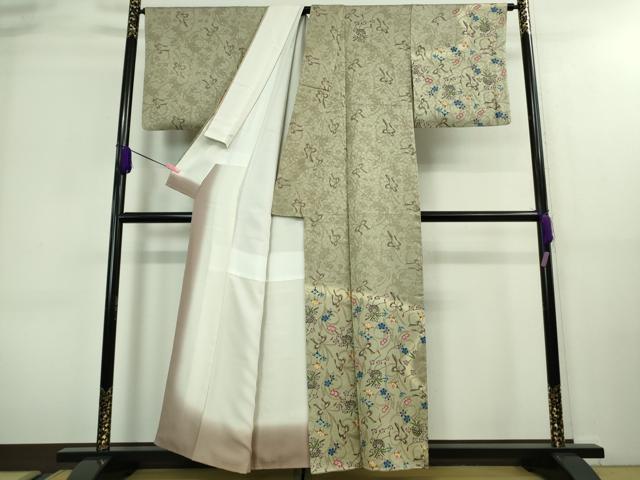 平和屋本店●最高級　城間栄順　本場琉球紅型　訪問着　草花文　薄い灰汁色地　逸品　DZAA8672kh5