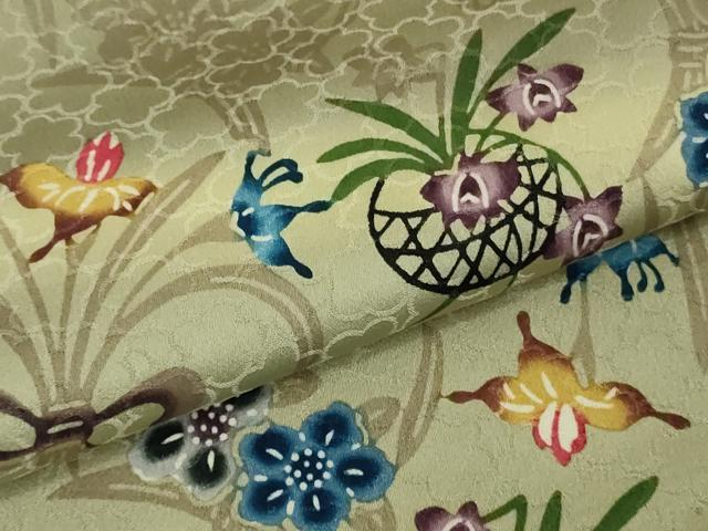 平和屋本店●最高級　城間栄順　本場琉球紅型　訪問着　草花文　薄い灰汁色地　逸品　DZAA8672kh5