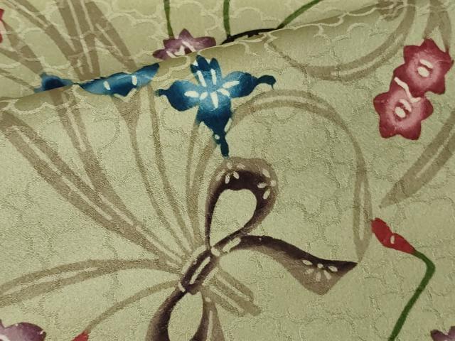 平和屋本店●最高級　城間栄順　本場琉球紅型　訪問着　草花文　薄い灰汁色地　逸品　DZAA8672kh5