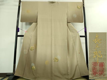 平和屋本店■極上　人間国宝　福田喜三郎　訪問着　刺繍　亀甲松葉文　枯色地　暈し染め　金銀彩　逸品　未使用　DZAA8689kh5