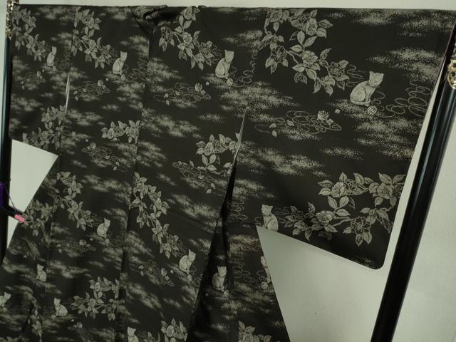 平和屋本店■極上　本場大島紬　9マルキ　猫　ネコ　毛糸　枝椿　黒地　さが美扱い　逸品　DZAA8740kh5